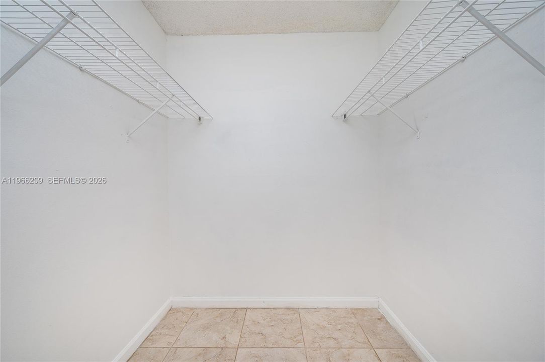 最近售出: $295,000 (2 贝兹, 2 浴室, 1060 平方英尺)