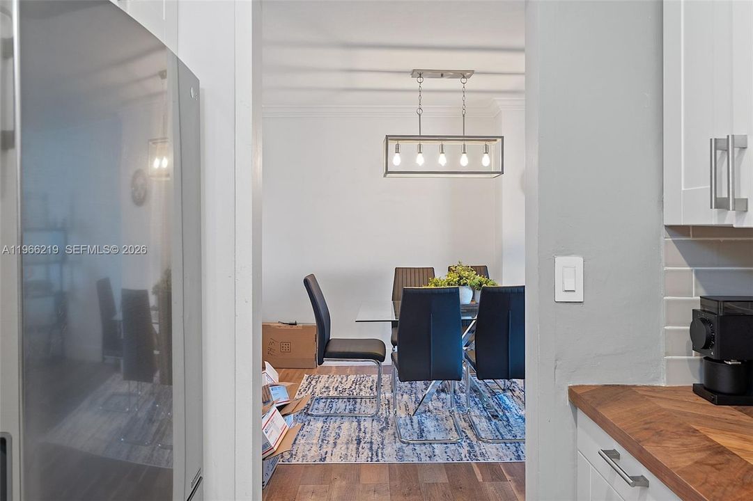 For Sale: $434,000 (1 beds, 1 baths, 970 Square Feet)