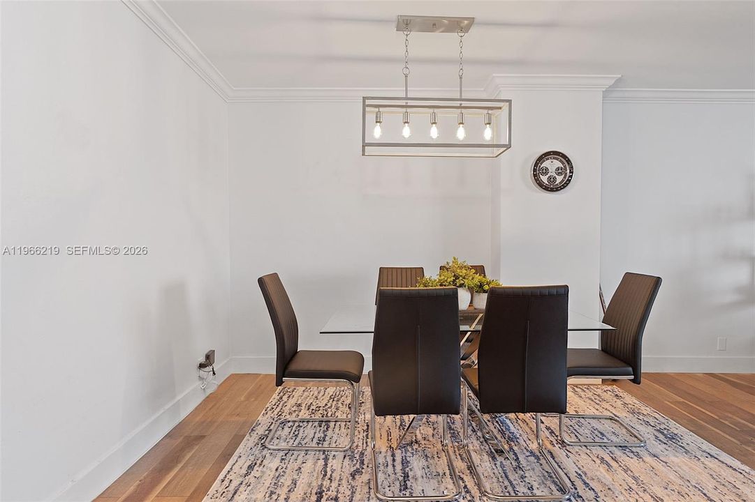 For Sale: $434,000 (1 beds, 1 baths, 970 Square Feet)