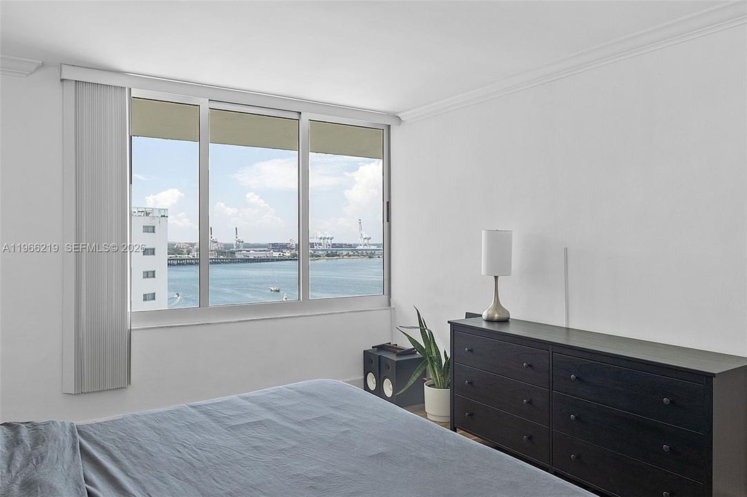For Sale: $434,000 (1 beds, 1 baths, 970 Square Feet)