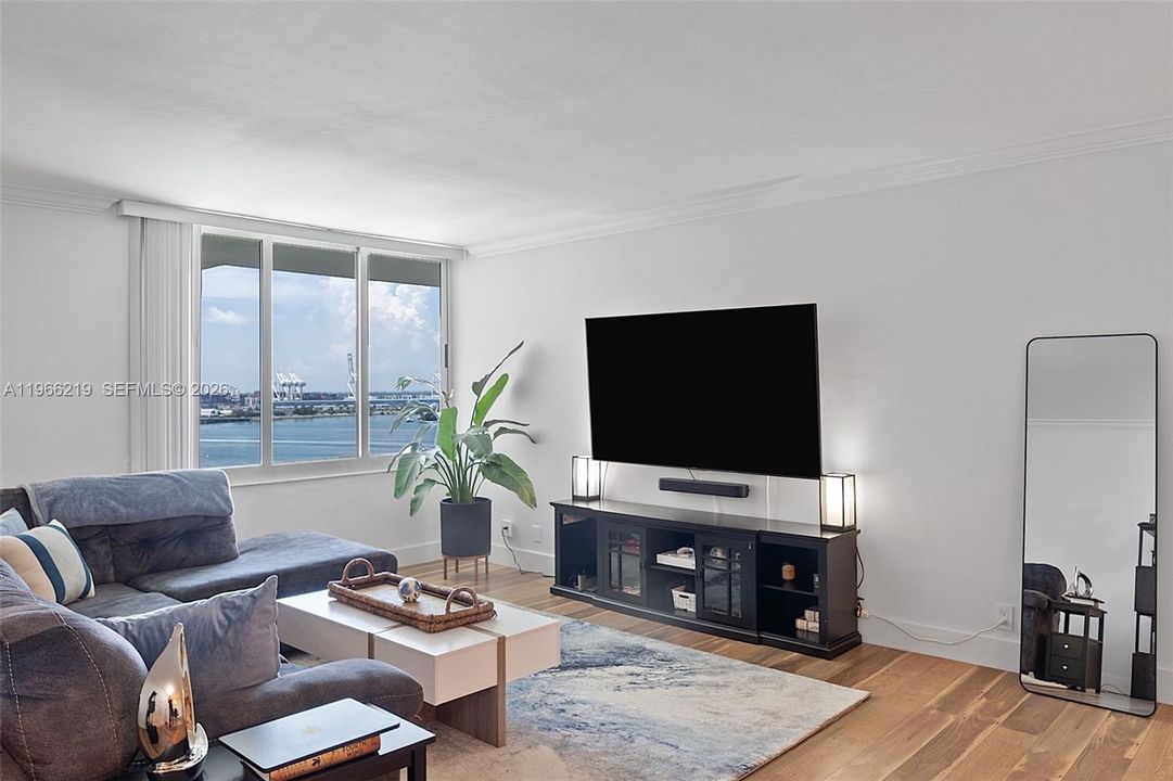 For Sale: $434,000 (1 beds, 1 baths, 970 Square Feet)