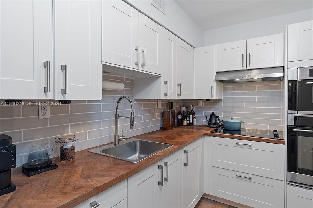 For Sale: $434,000 (1 beds, 1 baths, 970 Square Feet)