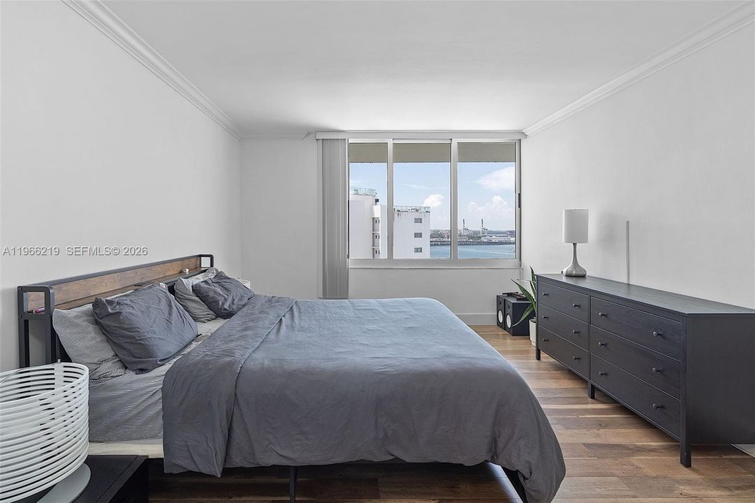 For Sale: $434,000 (1 beds, 1 baths, 970 Square Feet)