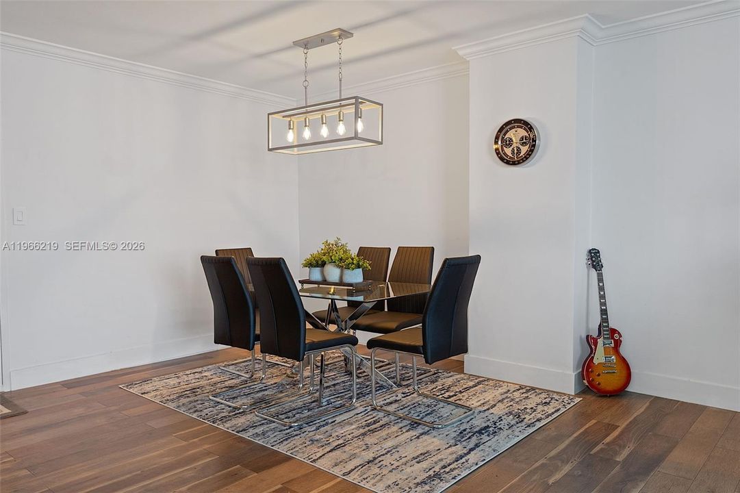 For Sale: $434,000 (1 beds, 1 baths, 970 Square Feet)