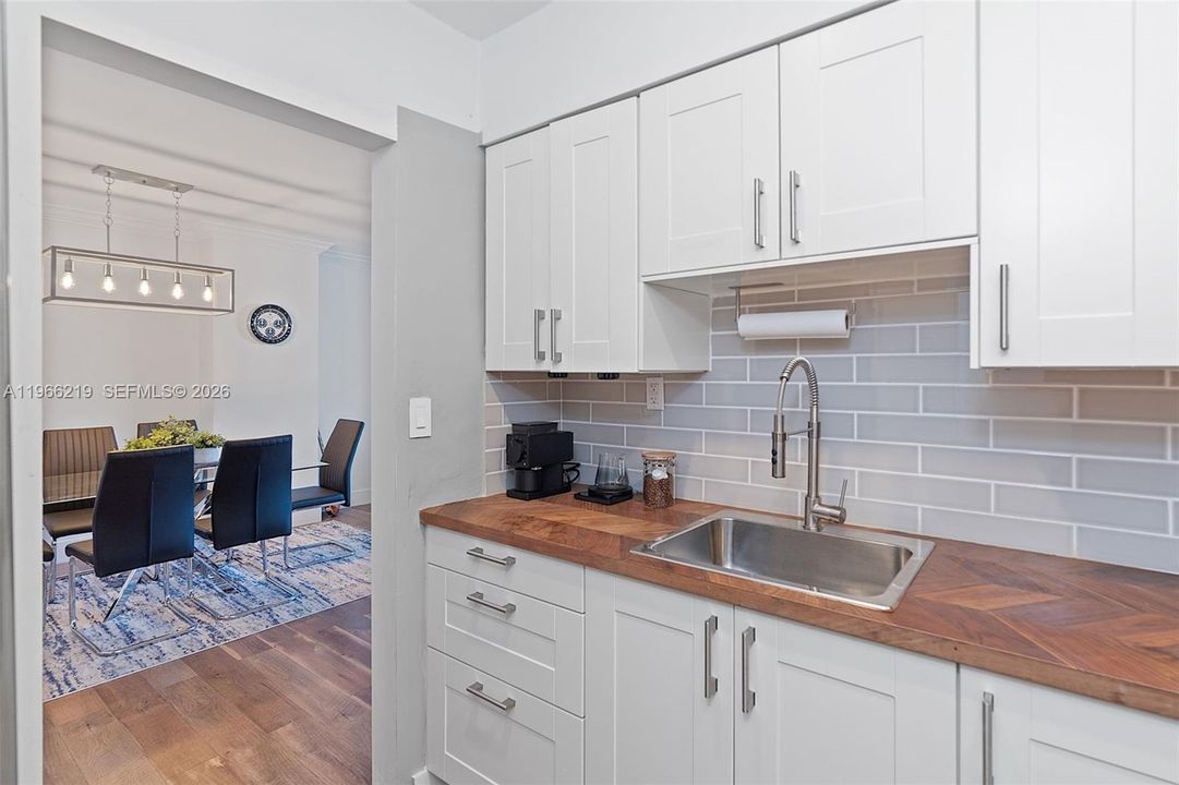 For Sale: $434,000 (1 beds, 1 baths, 970 Square Feet)