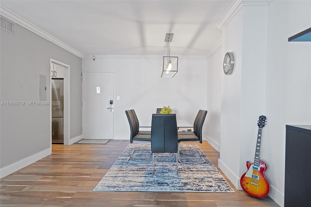 For Sale: $434,000 (1 beds, 1 baths, 970 Square Feet)
