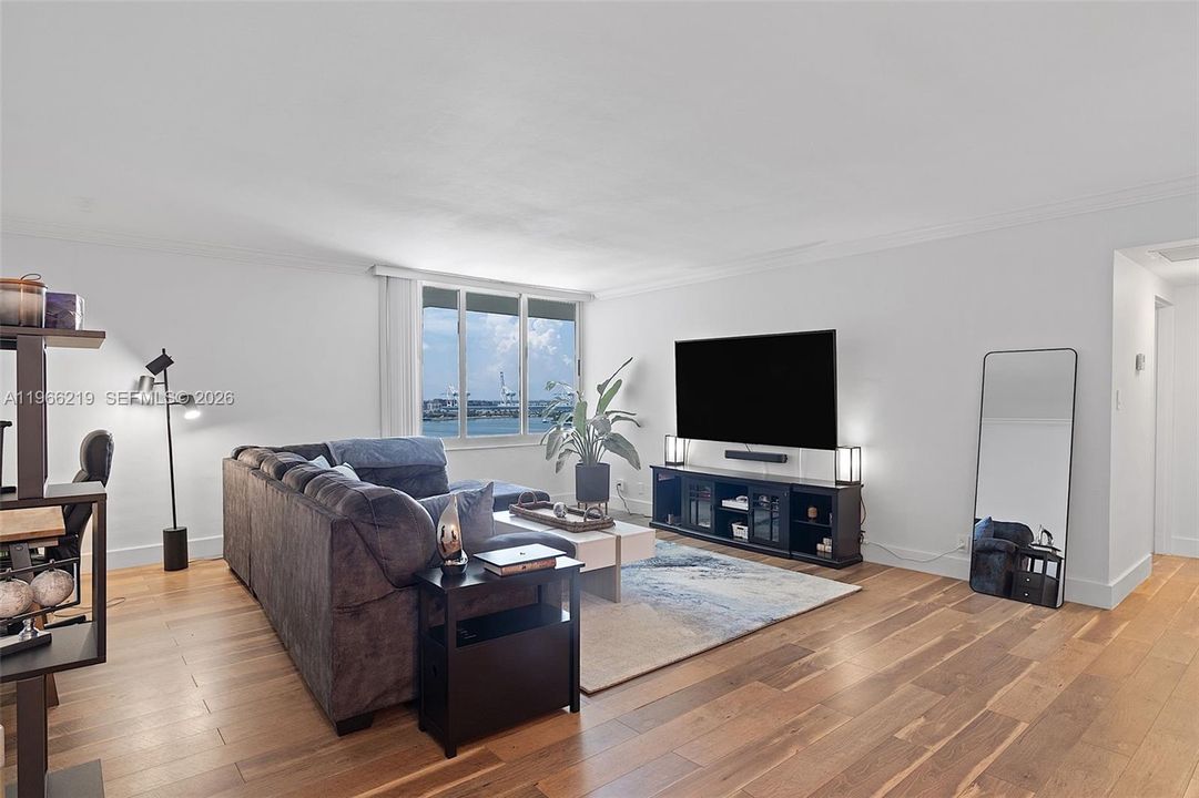 For Sale: $434,000 (1 beds, 1 baths, 970 Square Feet)