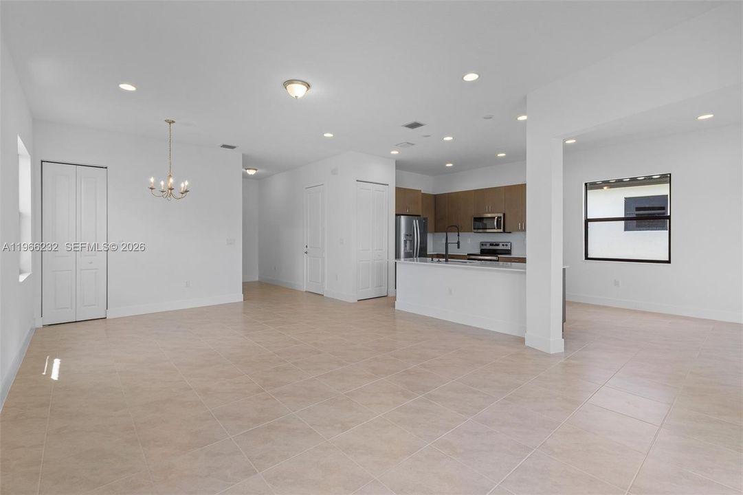 En Venta: $400,000 (3 camas, 2 baños, 1921 Pies cuadrados)
