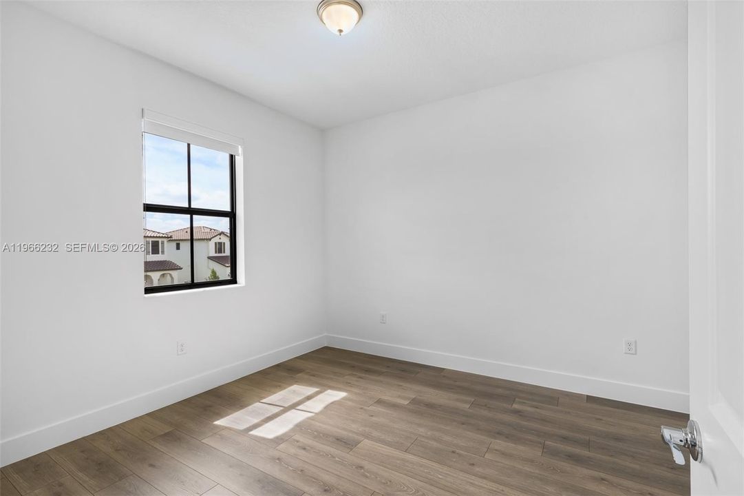 En Venta: $400,000 (3 camas, 2 baños, 1921 Pies cuadrados)
