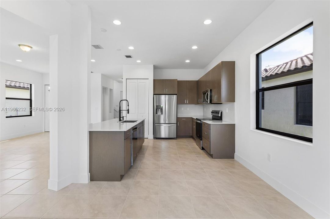 En Venta: $400,000 (3 camas, 2 baños, 1921 Pies cuadrados)