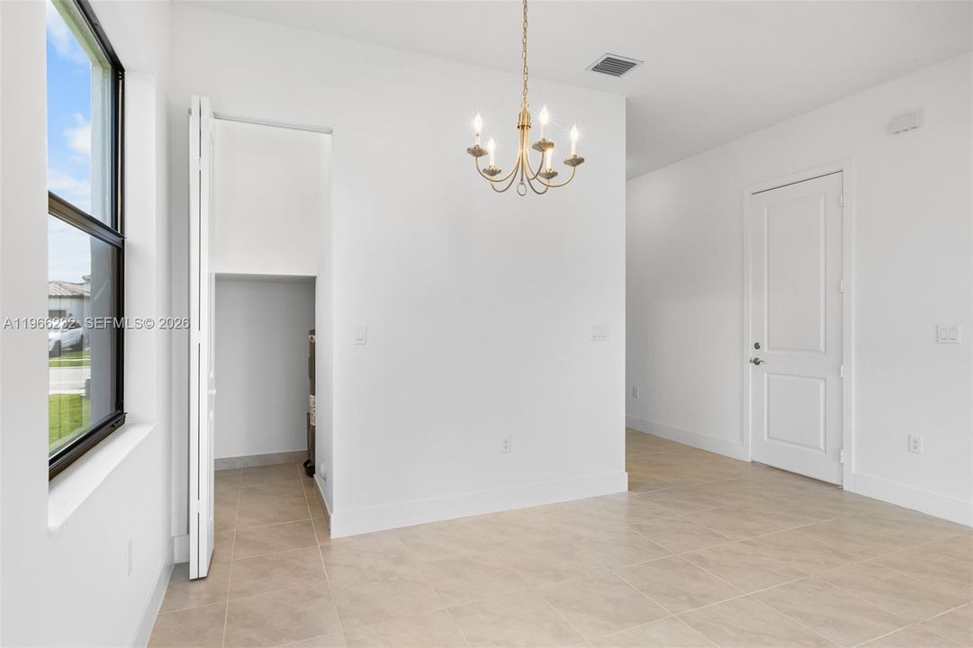 En Venta: $400,000 (3 camas, 2 baños, 1921 Pies cuadrados)