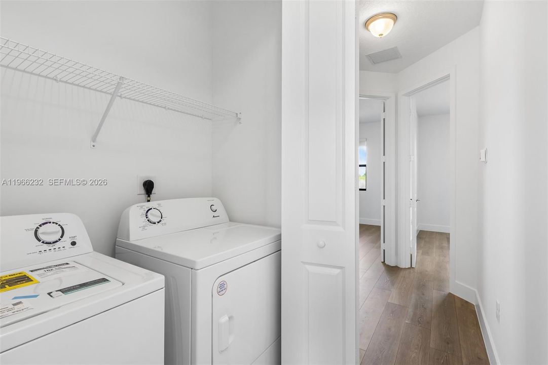 En Venta: $400,000 (3 camas, 2 baños, 1921 Pies cuadrados)