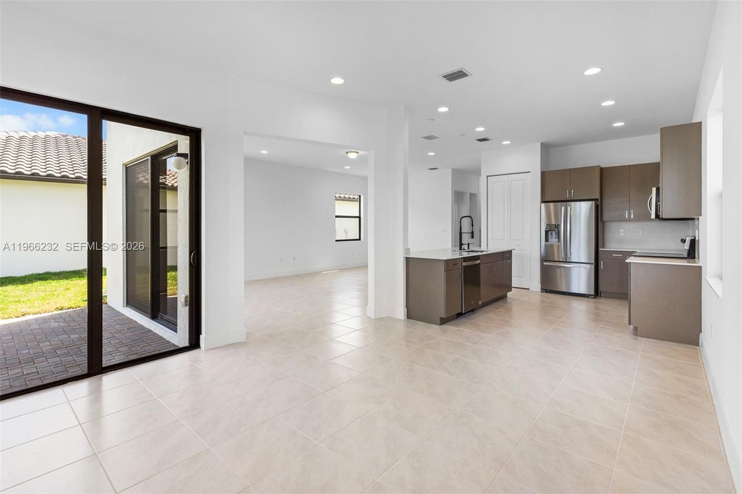 En Venta: $400,000 (3 camas, 2 baños, 1921 Pies cuadrados)