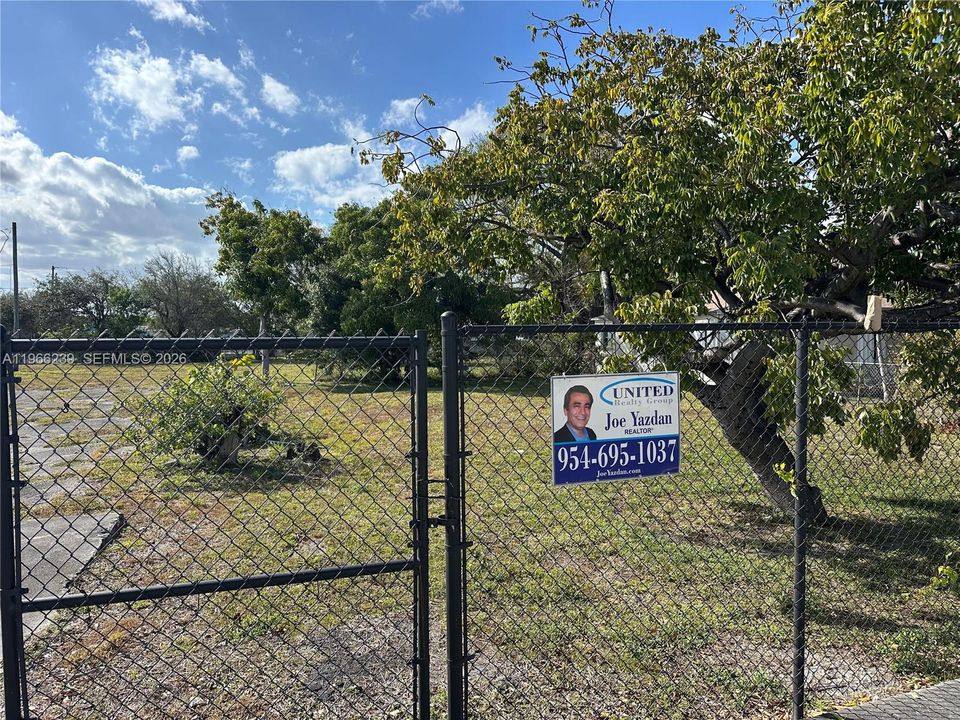 For Sale: $165,000 (0.10 acres)