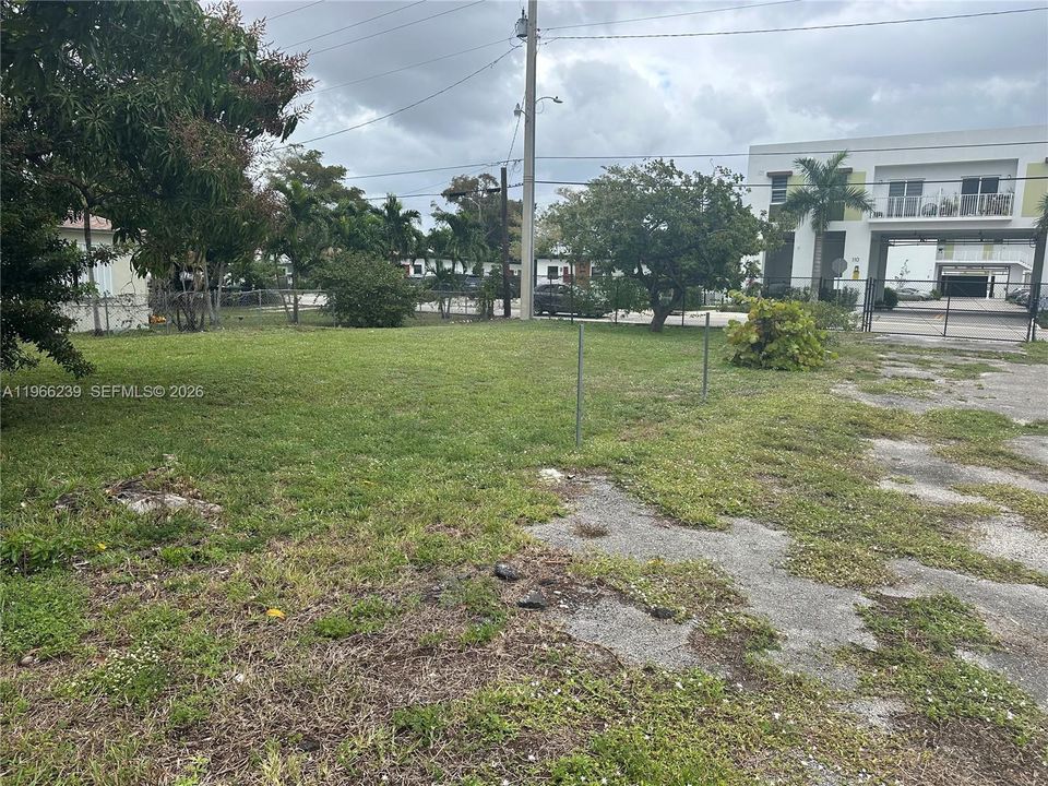 For Sale: $165,000 (0.10 acres)