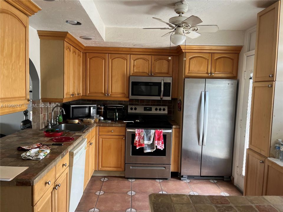 For Sale: $200,000 (2 beds, 2 baths, 1110 Square Feet)