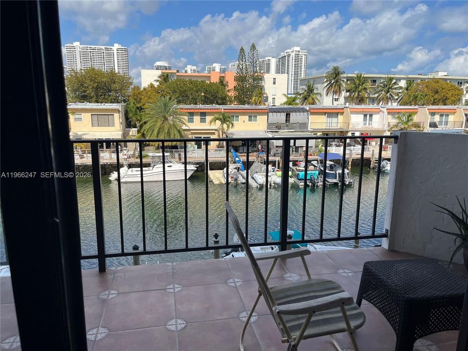 For Sale: $200,000 (2 beds, 2 baths, 1110 Square Feet)