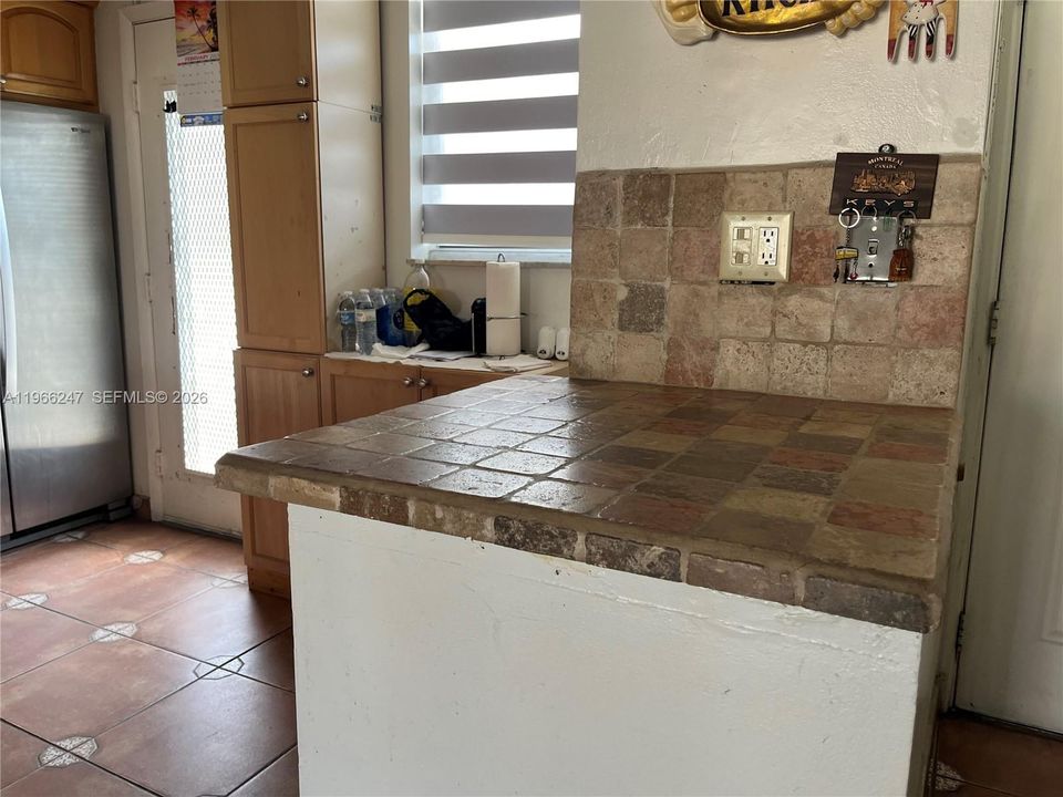 For Sale: $200,000 (2 beds, 2 baths, 1110 Square Feet)
