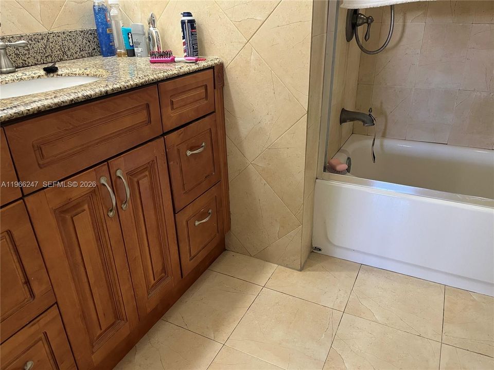 For Sale: $200,000 (2 beds, 2 baths, 1110 Square Feet)