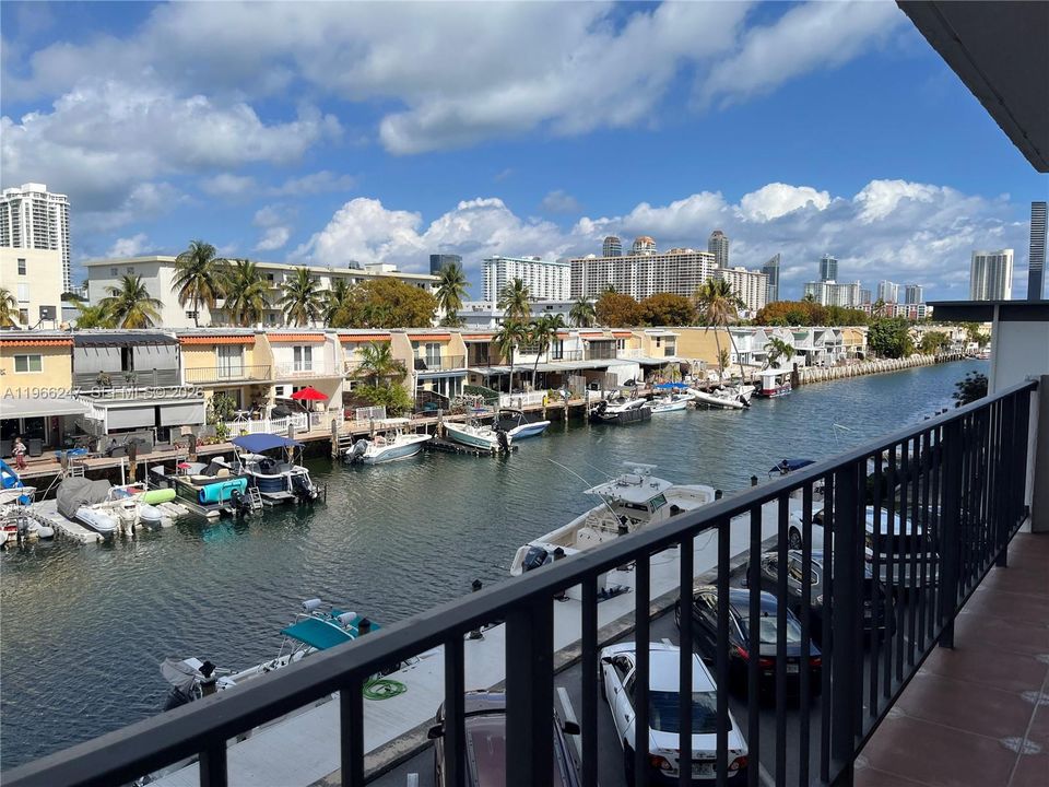 For Sale: $200,000 (2 beds, 2 baths, 1110 Square Feet)