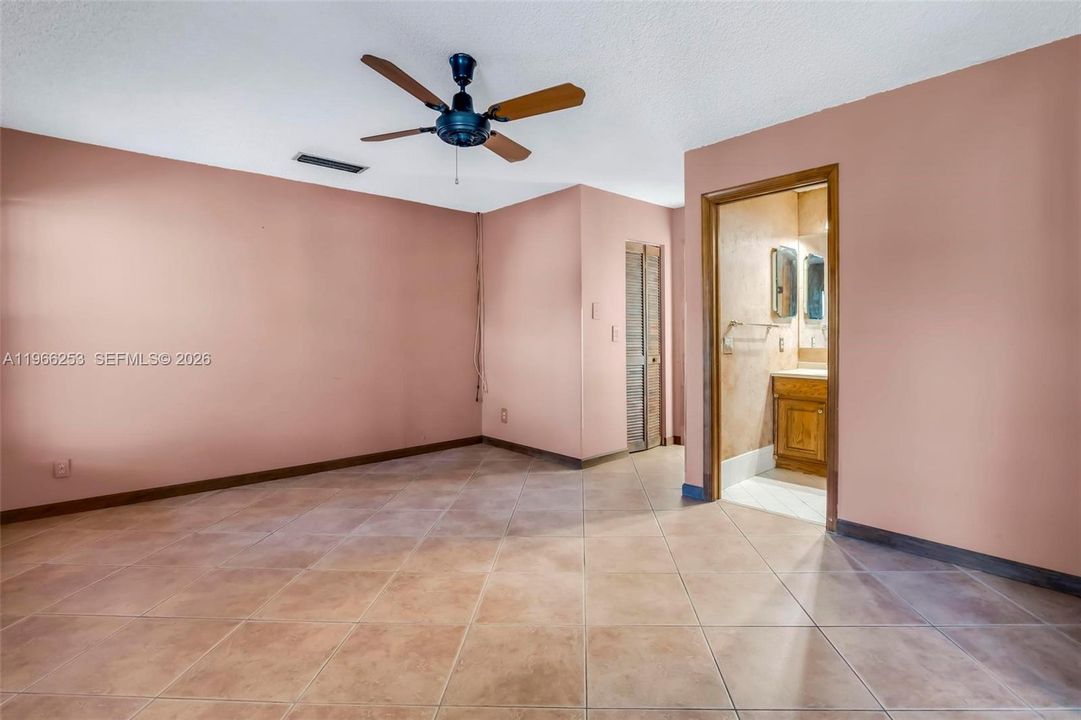 Под контрактом: $499,000 (3 спален, 2 ванн, 1882 Квадратных фут)