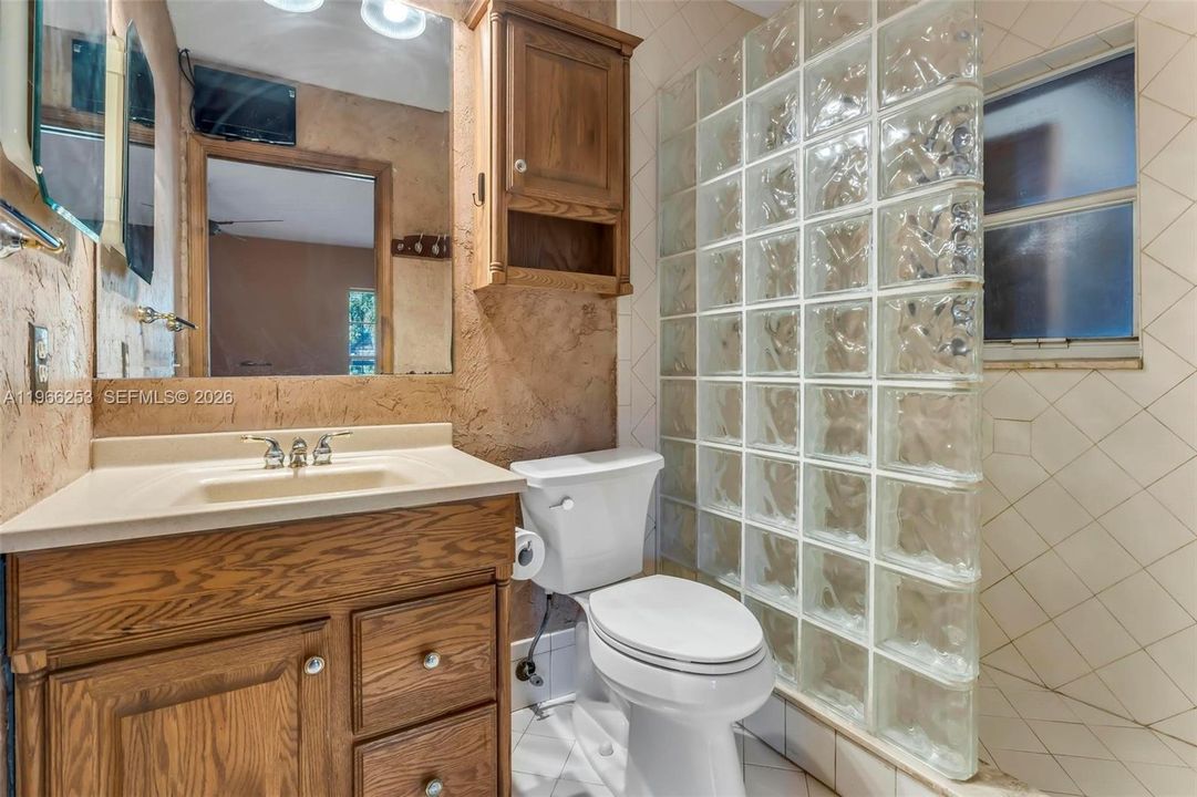 Под контрактом: $499,000 (3 спален, 2 ванн, 1882 Квадратных фут)