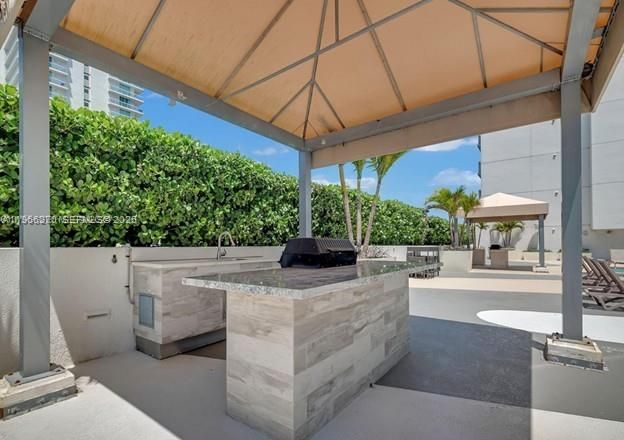 En Venta: $320,000 (1 camas, 2 baños, 804 Pies cuadrados)