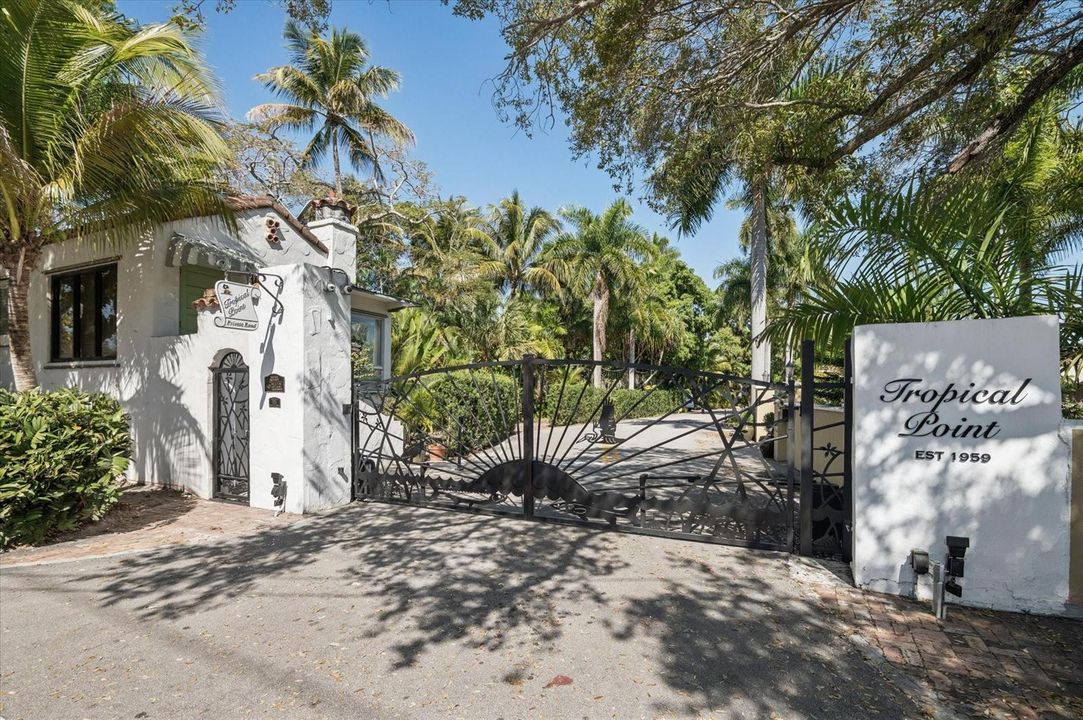 Private-gate entrance