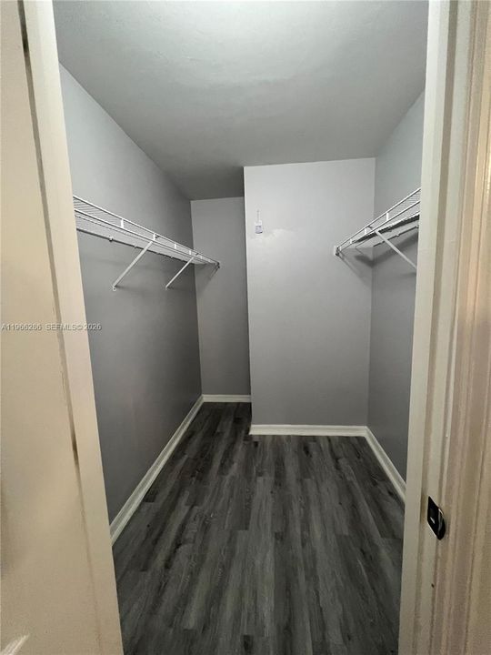 For Rent: $2,100 (3 beds, 2 baths, 1408 Square Feet)