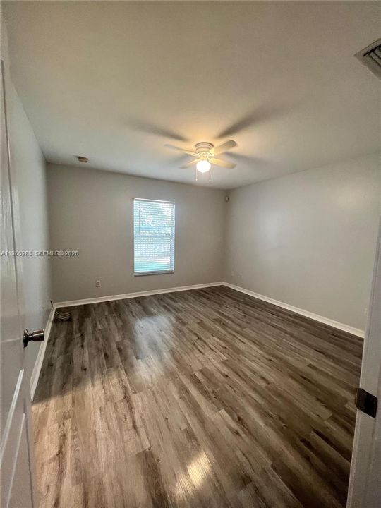 For Rent: $2,100 (3 beds, 2 baths, 1408 Square Feet)