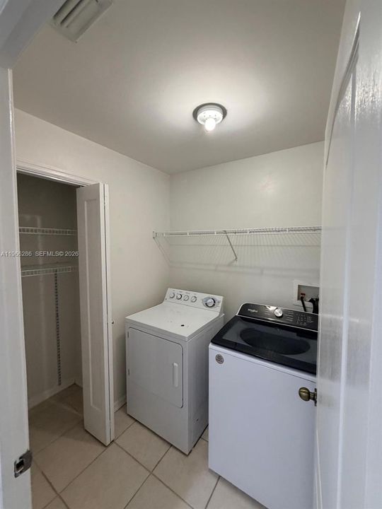 For Rent: $2,100 (3 beds, 2 baths, 1408 Square Feet)