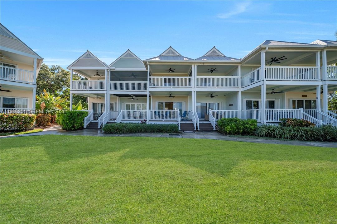 En Venta: $635,000 (2 camas, 2 baños, 900 Pies cuadrados)