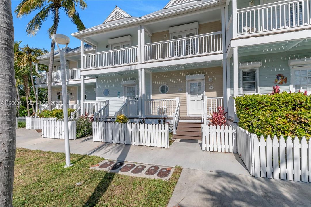 En Venta: $635,000 (2 camas, 2 baños, 900 Pies cuadrados)