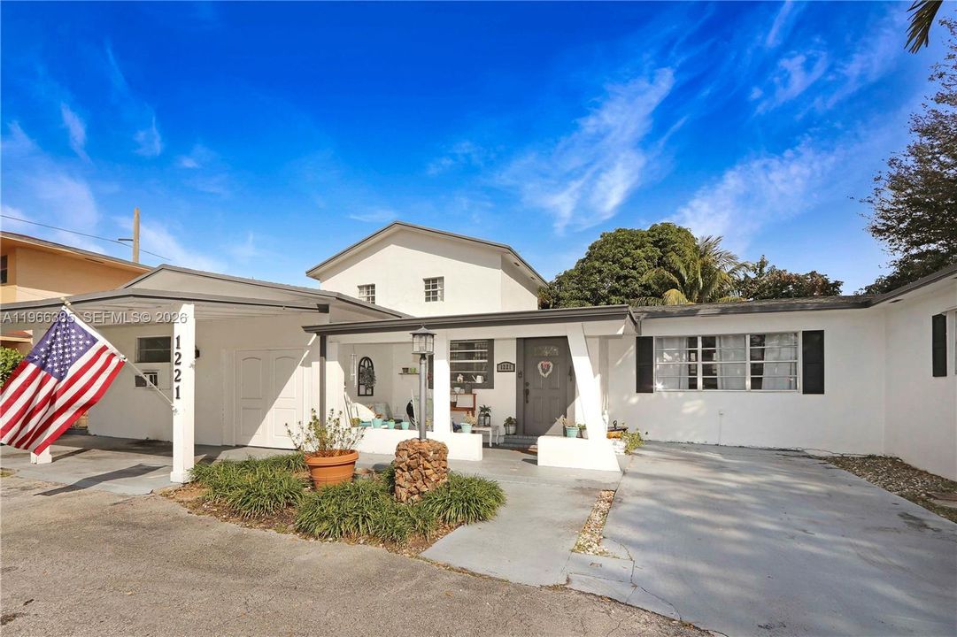 For Sale: $949,000 (5 beds, 3 baths, 3146 Square Feet)
