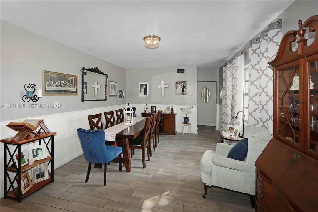 For Sale: $949,000 (5 beds, 3 baths, 3146 Square Feet)
