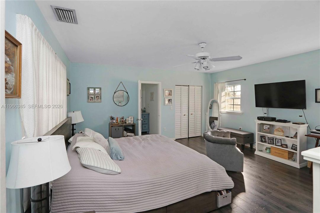 For Sale: $949,000 (5 beds, 3 baths, 3146 Square Feet)