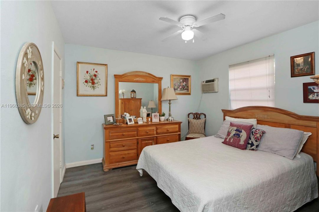 For Sale: $949,000 (5 beds, 3 baths, 3146 Square Feet)