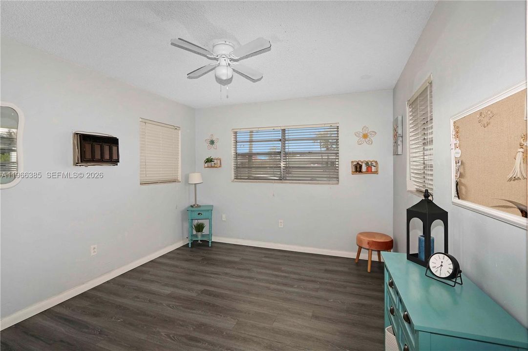 For Sale: $949,000 (5 beds, 3 baths, 3146 Square Feet)