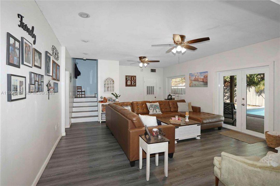 For Sale: $949,000 (5 beds, 3 baths, 3146 Square Feet)