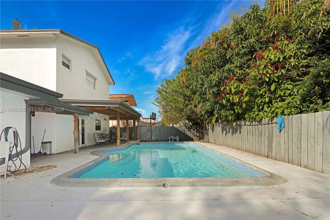 For Sale: $949,000 (5 beds, 3 baths, 3146 Square Feet)