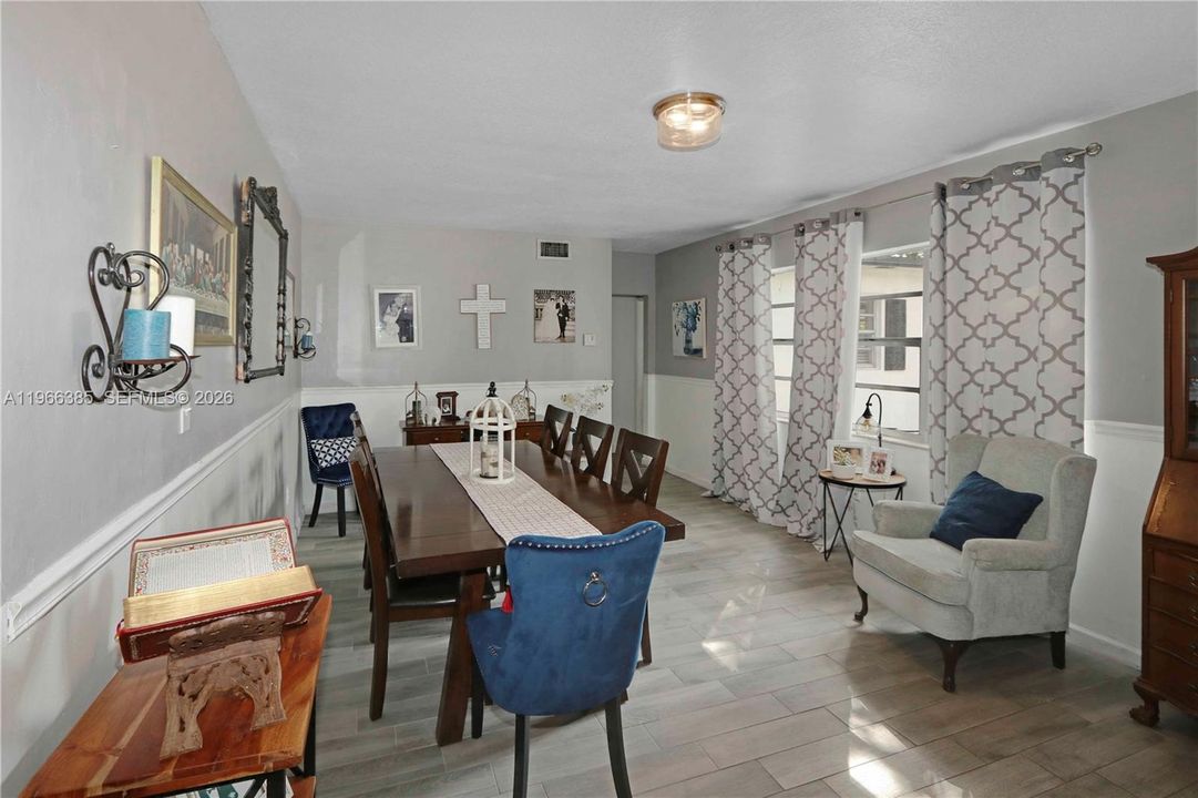 For Sale: $949,000 (5 beds, 3 baths, 3146 Square Feet)