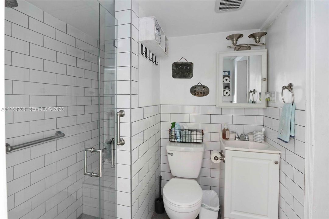 For Sale: $949,000 (5 beds, 3 baths, 3146 Square Feet)