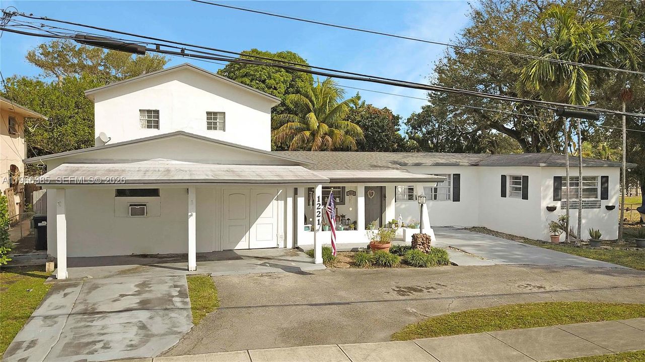 For Sale: $949,000 (5 beds, 3 baths, 3146 Square Feet)