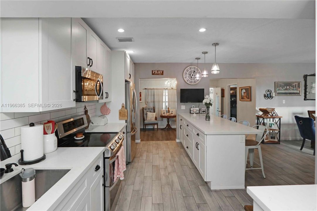 For Sale: $949,000 (5 beds, 3 baths, 3146 Square Feet)