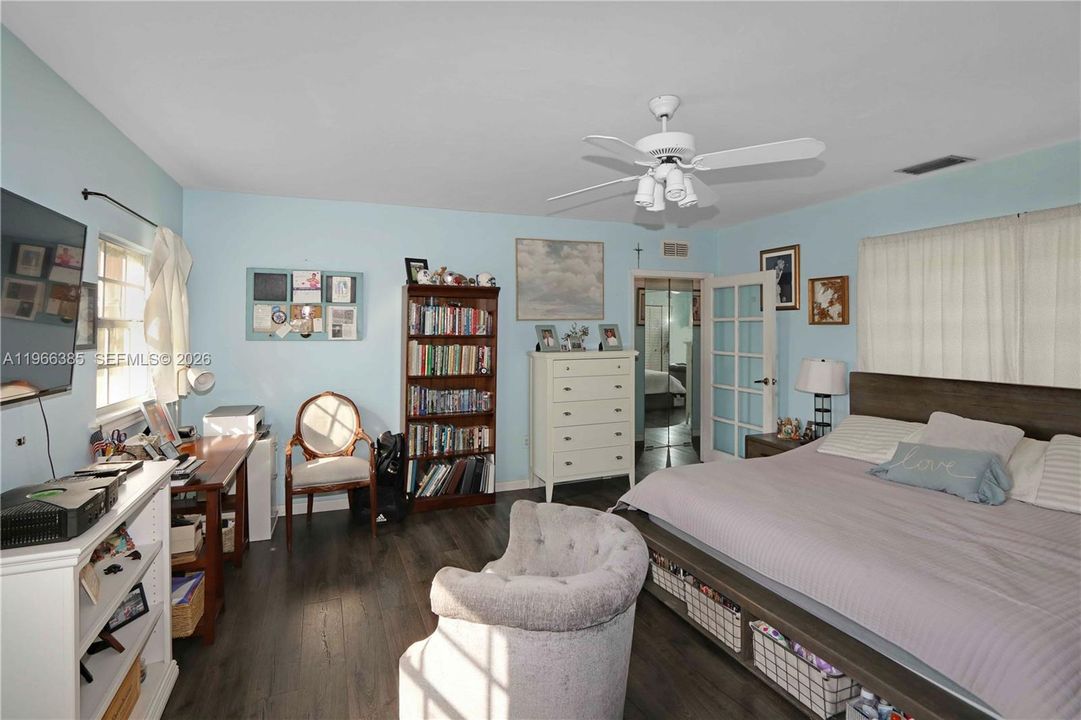 For Sale: $949,000 (5 beds, 3 baths, 3146 Square Feet)