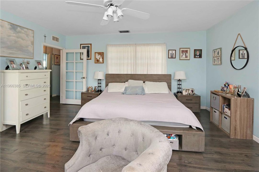 For Sale: $949,000 (5 beds, 3 baths, 3146 Square Feet)