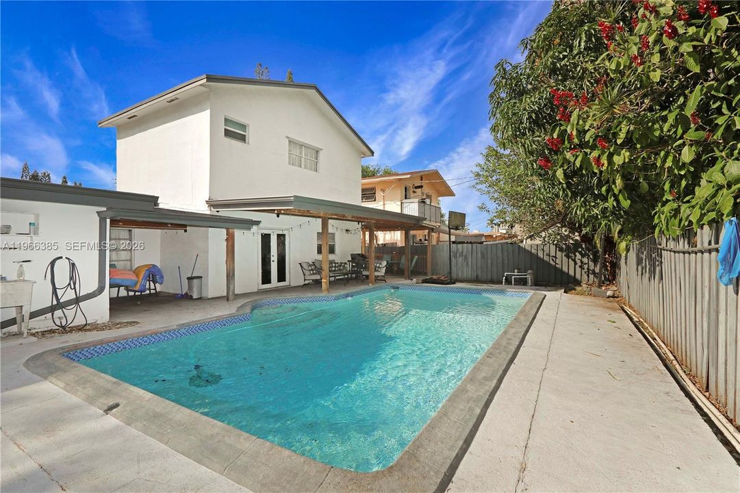 For Sale: $949,000 (5 beds, 3 baths, 3146 Square Feet)