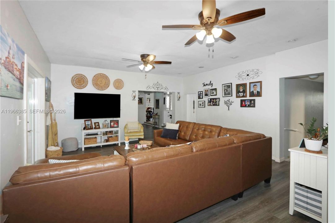 For Sale: $949,000 (5 beds, 3 baths, 3146 Square Feet)