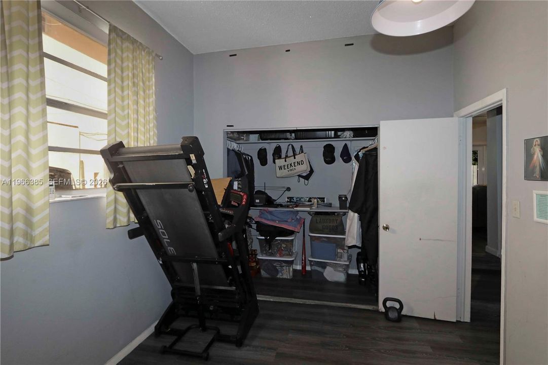 For Sale: $949,000 (5 beds, 3 baths, 3146 Square Feet)