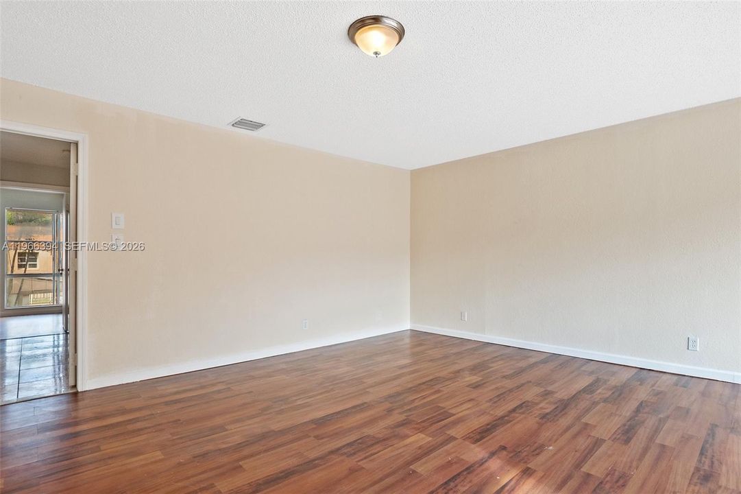 En Venta: $220,000 (3 camas, 2 baños, 1770 Pies cuadrados)